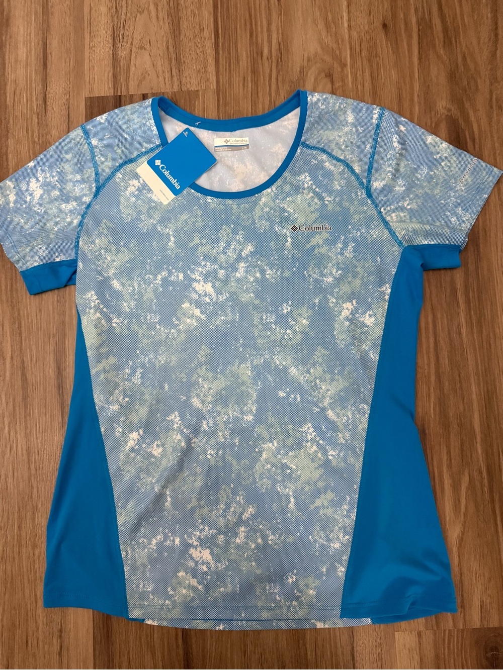 Columbia Women’s Blue Performance Short Sleeve Shirt